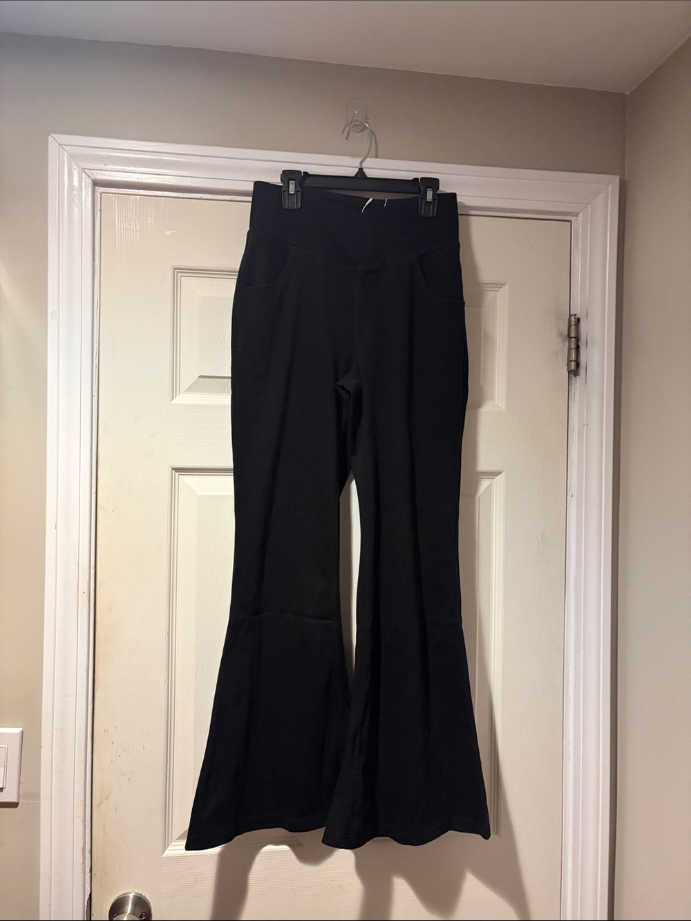 HALARA Crossover Flare Jeans in Black M Petite